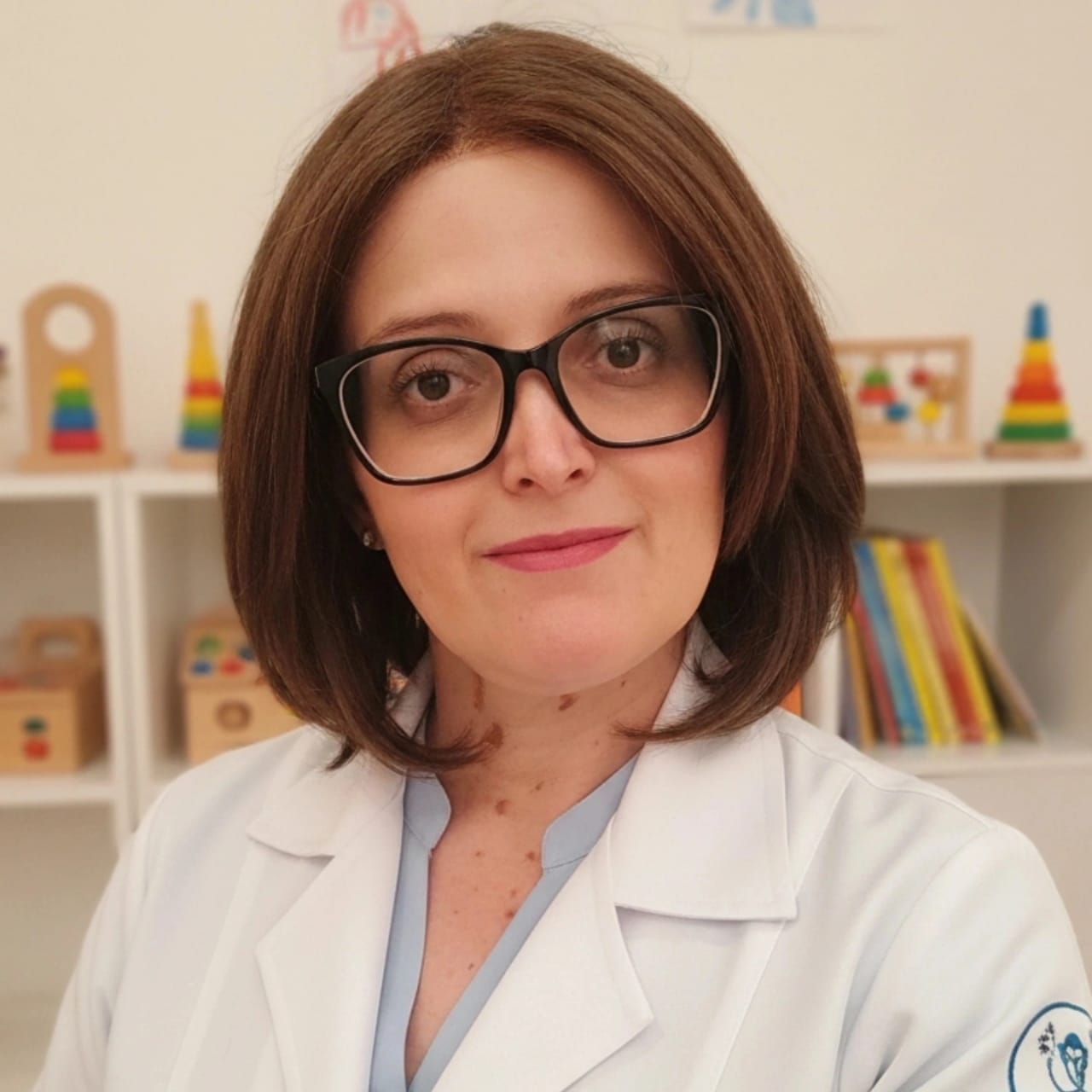 Dra. Jéssica Rezende com criança - prevenção respiratória